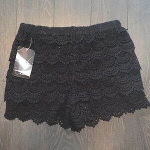NWT Zara lace shorts​